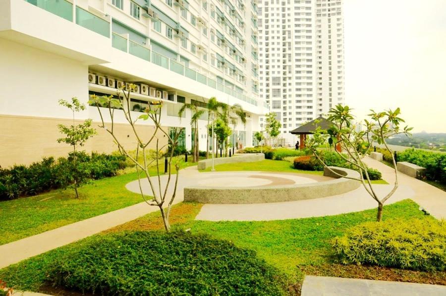 Affordable Makati Serviced Apartments Manila Exteriör bild
