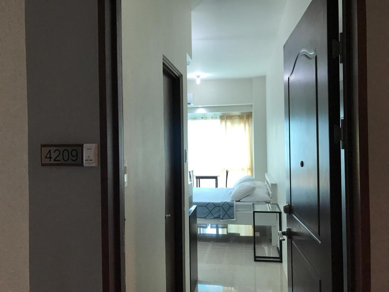 Affordable Makati Serviced Apartments Manila Exteriör bild